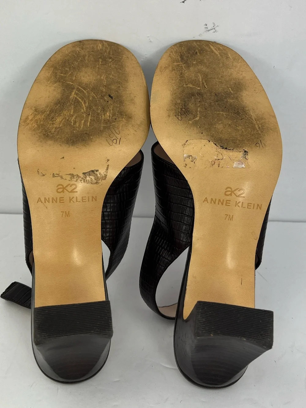 AK2 ANNE KLEIN VTG BROWN CROC EMBOSSED LEATHER SLING BACK, BLOCK HEEL SANDALS 7M